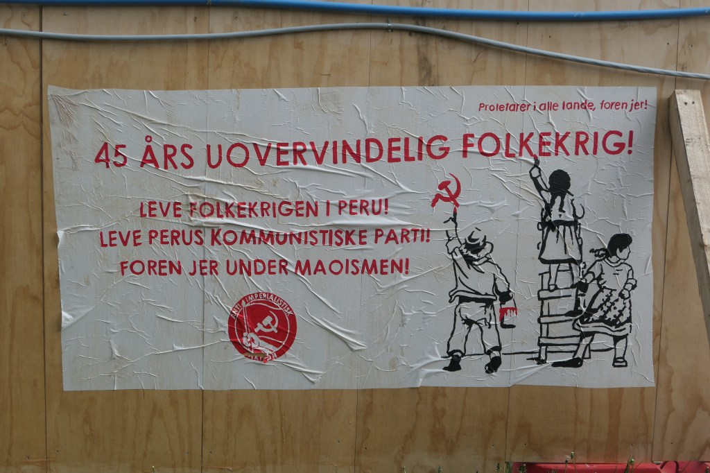 København: Dazibao for 45-året for indledningen af Folkekrigen i&nbsp;Peru