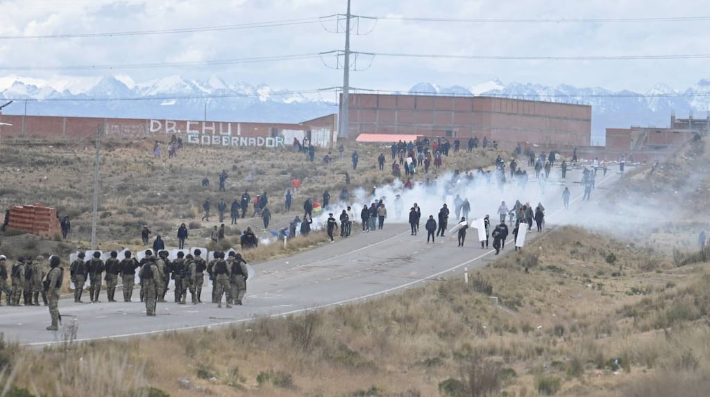 Bolivia: Rodrigo Paz står med ryggen mod&nbsp;muren