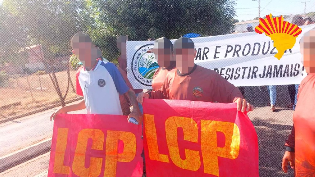 Bønder og repræsentanter fra omkring 30 foreninger marcherer i Jaíba (Minas Gerais) den 11. juli mod trusler om udsættelser fremmet af CODEVASF og for retten til at blive boende, arbejde og producere på jorden. Kilde: A Nova Democracia.