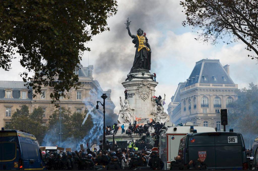 La Cause du Peuple: Vi lægger den nuværende epoke bag os.
